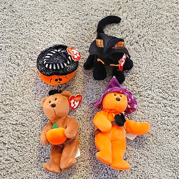 Halloweenie Beanies - Picture 1 of 9